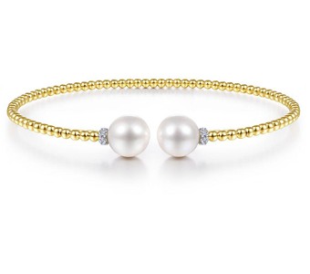 Pearl detail on a yellow gold cuff