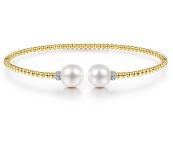 Pearl detail on a yellow gold cuff